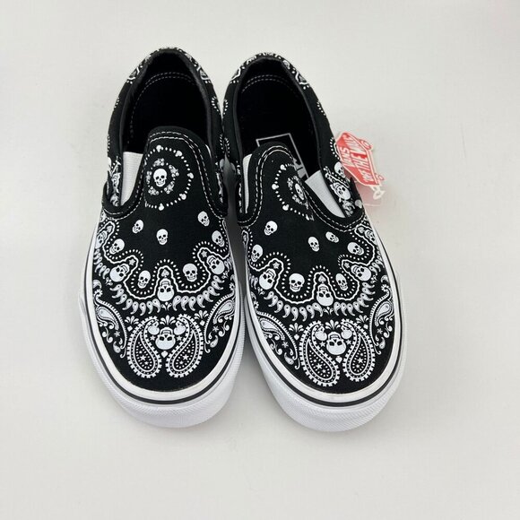 Vans Classic Slip-On Black Bandana Skull  Shoes Sneakers Kids 3.5 W 5 - Picture 2 of 9